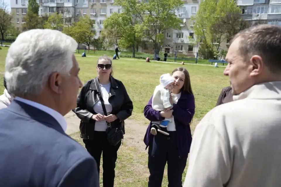 В рамках рабочей поездки в Бердянск встретился с активными жителями города В рамках рабочей поездки в Бердянск встретился с активными жителями города