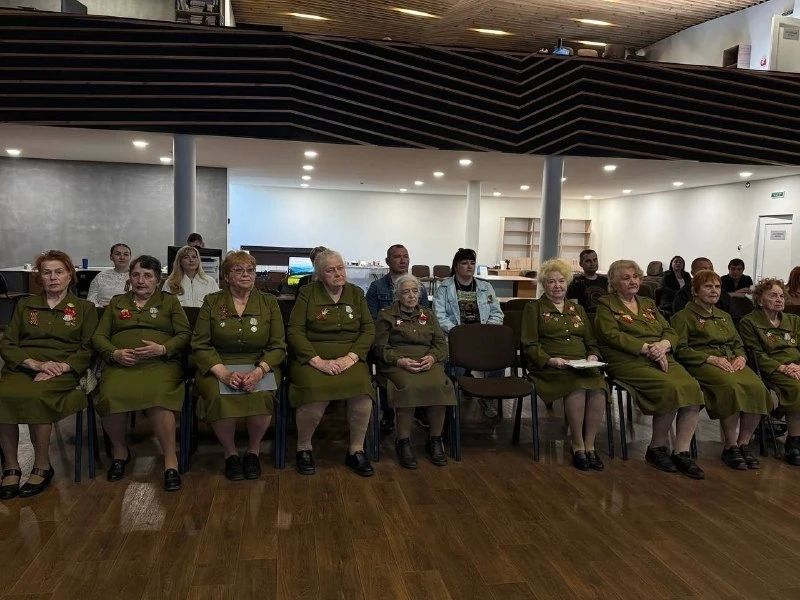 В рамках национального проекта «Семья» и федерального проекта «Семейные ценности» сотрудники Областной научной библиотеки им. М. Горького провели патриотический час «Семья — единство помыслов и дел» В рамках национального проекта «Семья» и федерального проекта «Семейные ценности» сотрудники Областной научной библиотеки им. М. Горького провели патриотический час «Семья — единство помыслов и дел»