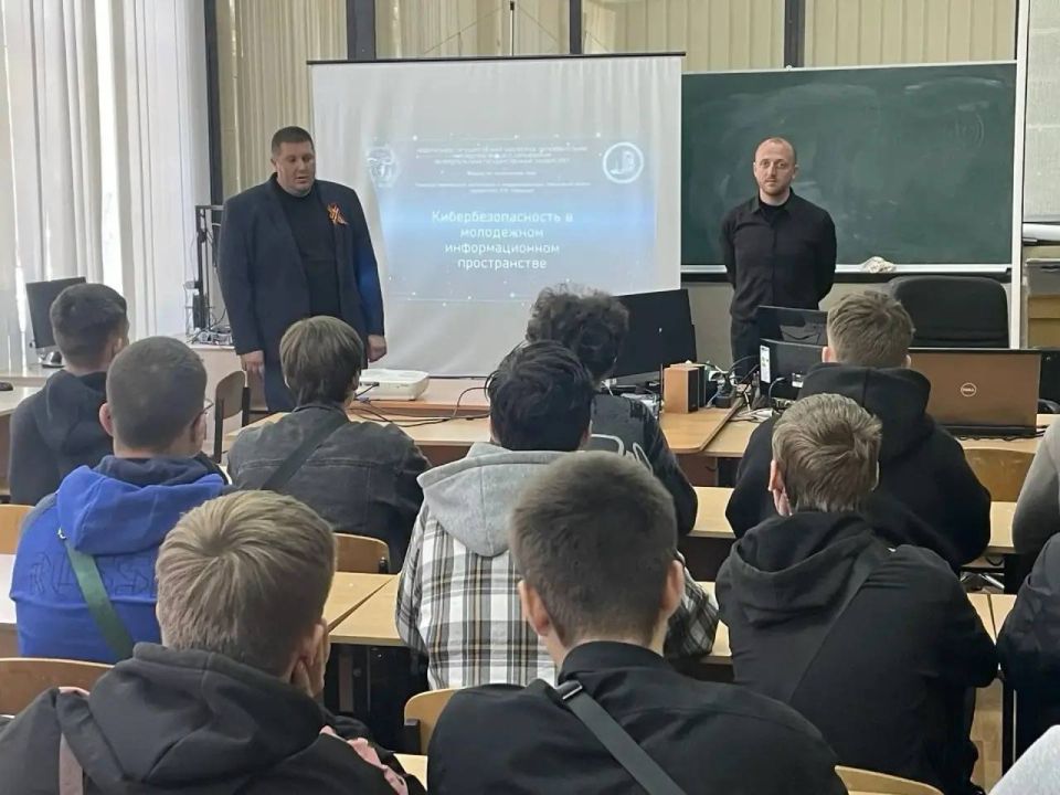 Студенты Мелитополя осваивают навыки кибербезопасности в рамках федеральной программы противодействия экстремизму Студенты Мелитополя осваивают навыки кибербезопасности в рамках федеральной программы противодействия экстремизму