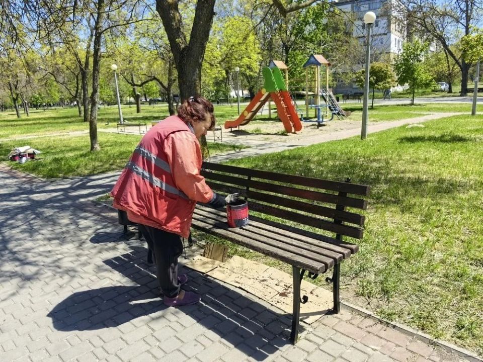 В Бердянске продолжаются субботники ко Дню Победы В Бердянске продолжаются субботники ко Дню Победы
