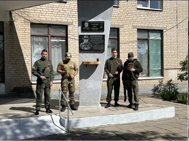 Студенты Днепрорудненского индустриального колледжа почтили память погибшего инструктора центра ВОИН – Владислава Рахманова Студенты Днепрорудненского индустриального колледжа почтили память погибшего инструктора центра ВОИН – Владислава Рахманова