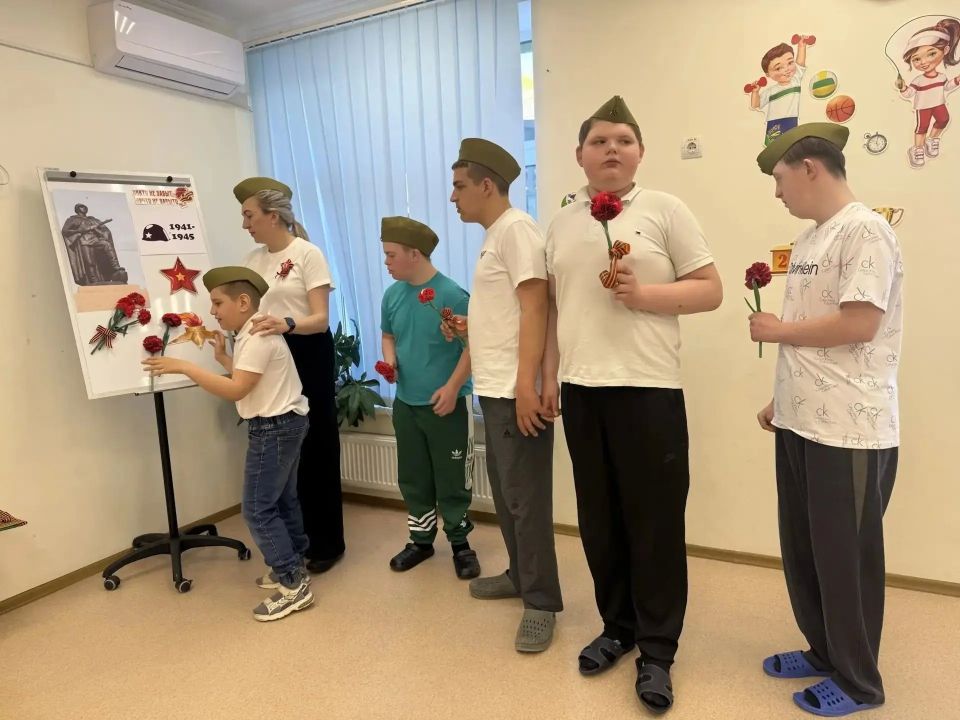 «Славься, день Победы!». 08.05.2026 г. в ГБУ «Комплексный центр социального обслуживания населения» Министерства труда и социальной политики Запорожской области, в отделении комплексной реабилитации детей-инвалидов... «Славься, день Победы!». 08.05.2026 г. в ГБУ «Комплексный центр социального обслуживания населения» Министерства труда и социальной политики Запорожской области, в отделении комплексной реабилитации детей-инвалидов...