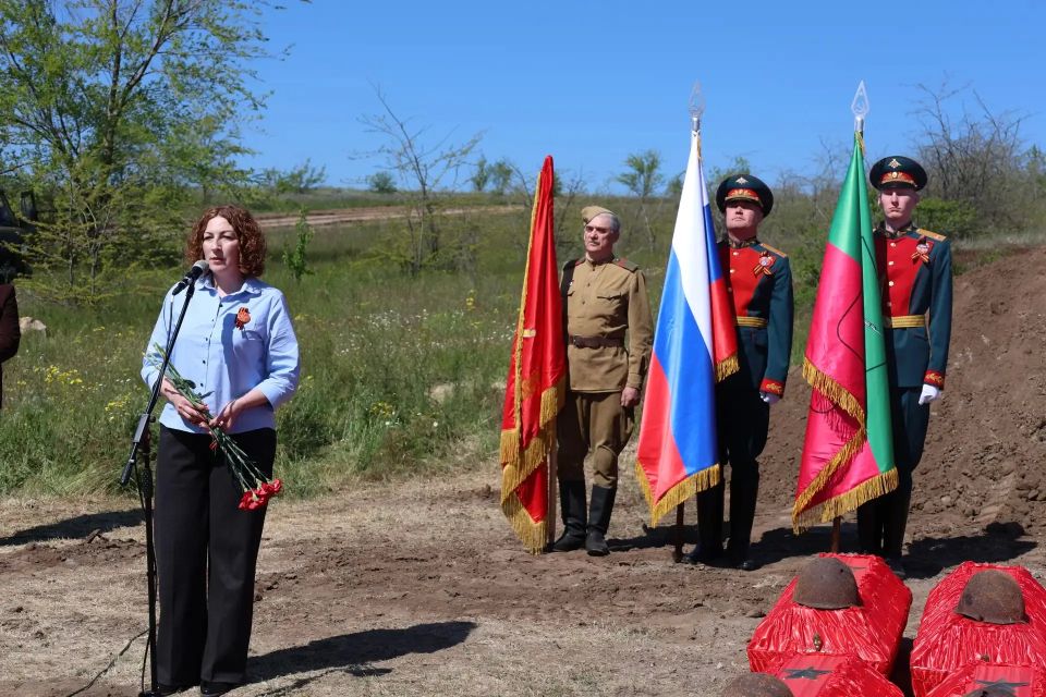 Министр культуры Запорожской области Светлана Назина приняла участие в церемонии перезахоронения советских воинов на мемориальном комплексе «Прорыв Восточного вала» (линии «Вотан») Министр культуры Запорожской области Светлана Назина приняла участие в церемонии перезахоронения советских воинов на мемориальном комплексе «Прорыв Восточного вала» (линии «Вотан»)