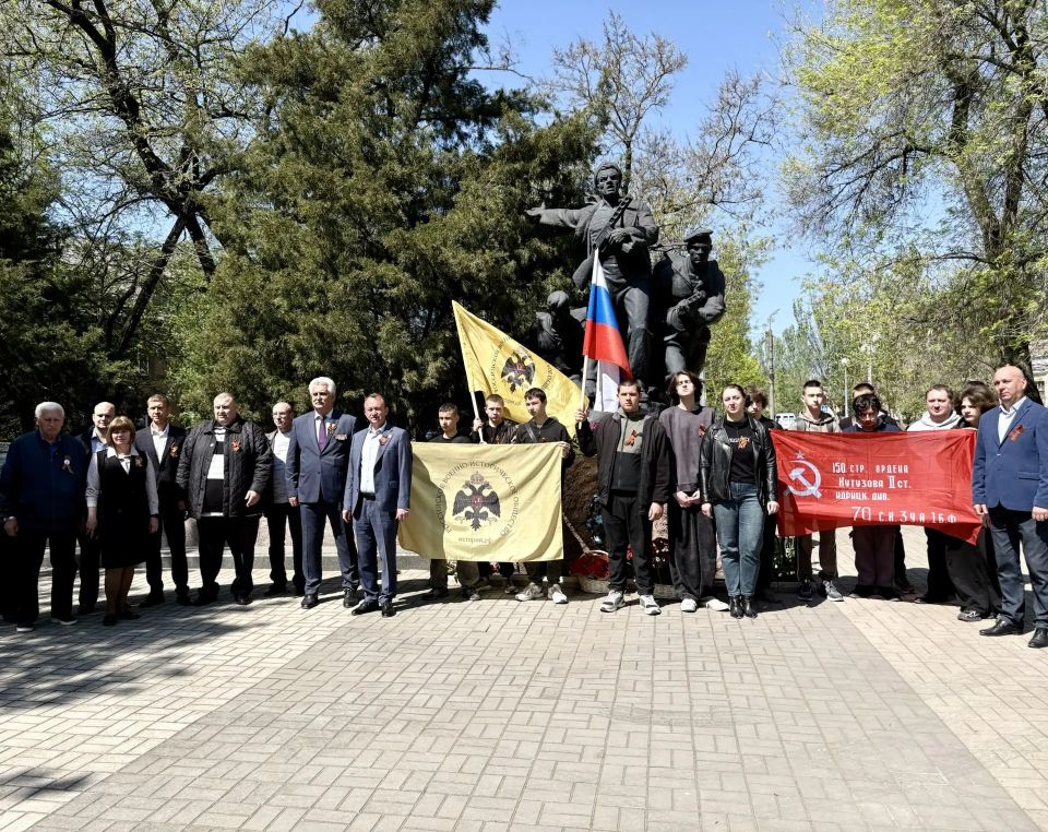 Бердянское отделение РВИО провело митинг-лекцию у памятника морякам-десантникам Бердянское отделение РВИО провело митинг-лекцию у памятника морякам-десантникам