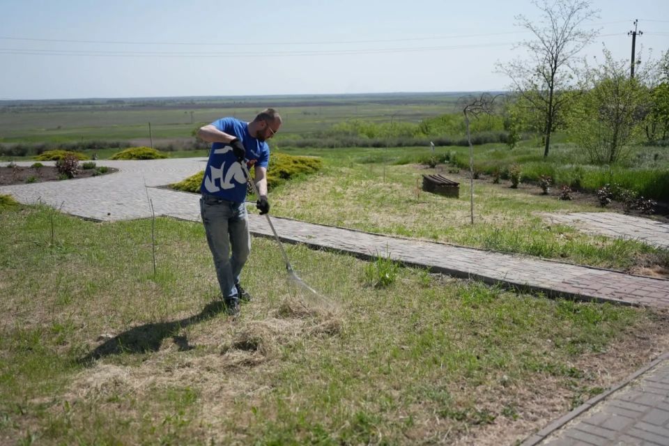 В Нововасильевке прошел губернаторский субботник В Нововасильевке прошел губернаторский субботник