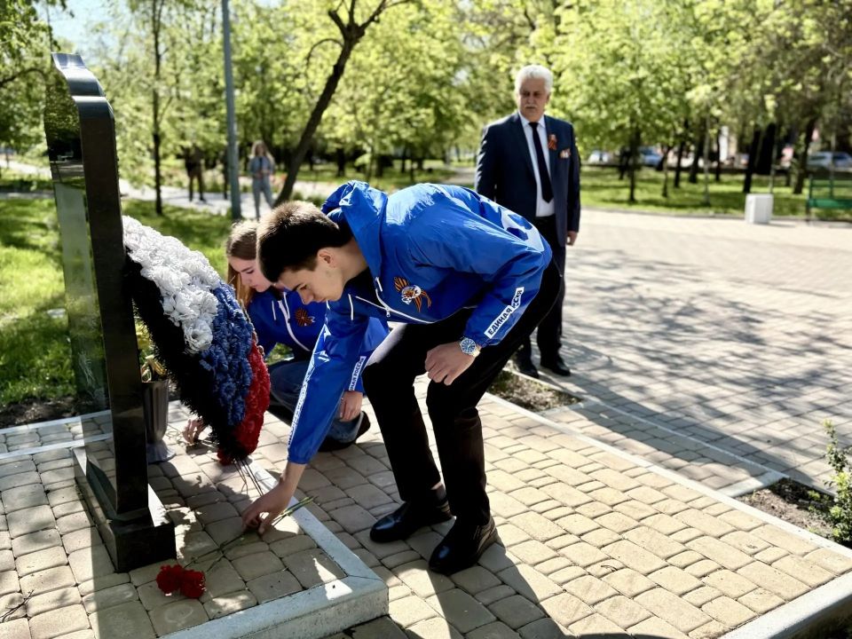 Бердянское отделение РВИО провело митинг-лекцию у памятника морякам-десантникам Бердянское отделение РВИО провело митинг-лекцию у памятника морякам-десантникам
