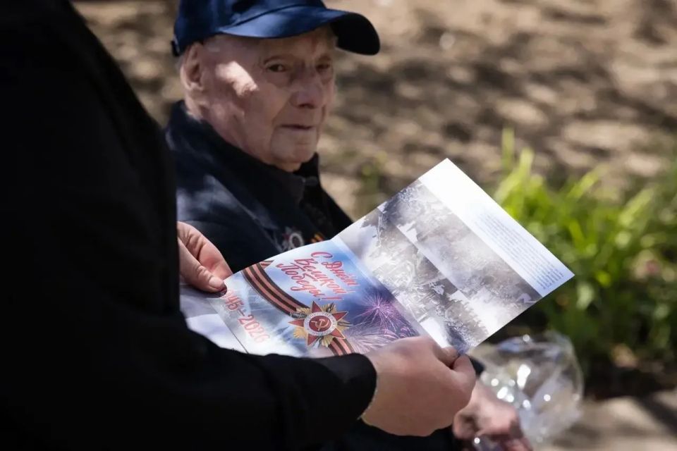 Евгений Балицкий: Мой заместитель Артур Насрудинович Саидов передал поздравление с Днём Победы участнику Великой Отечественной войны Андрею Кузьмичу Беликову Евгений Балицкий: Мой заместитель Артур Насрудинович Саидов передал поздравление с Днём Победы участнику Великой Отечественной войны Андрею Кузьмичу Беликову