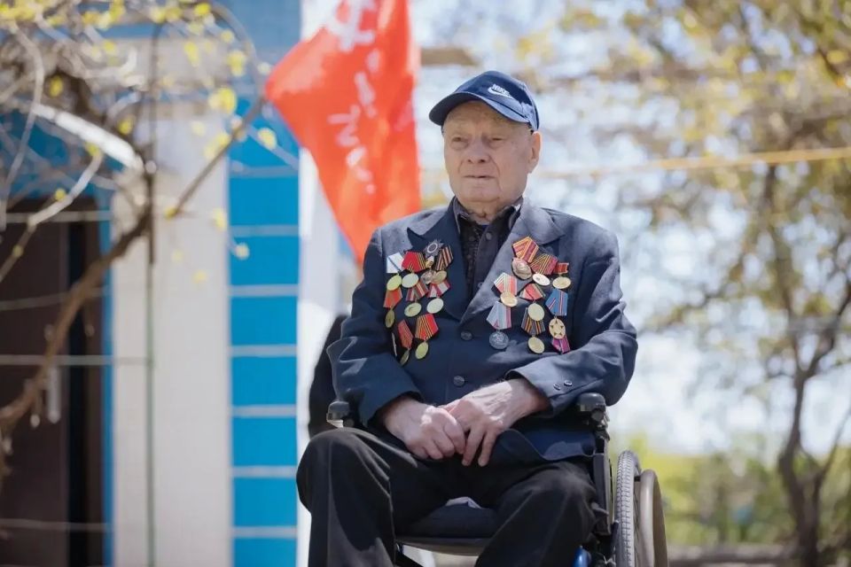 Евгений Балицкий: Мой заместитель Артур Насрудинович Саидов передал поздравление с Днём Победы участнику Великой Отечественной войны Андрею Кузьмичу Беликову Евгений Балицкий: Мой заместитель Артур Насрудинович Саидов передал поздравление с Днём Победы участнику Великой Отечественной войны Андрею Кузьмичу Беликову