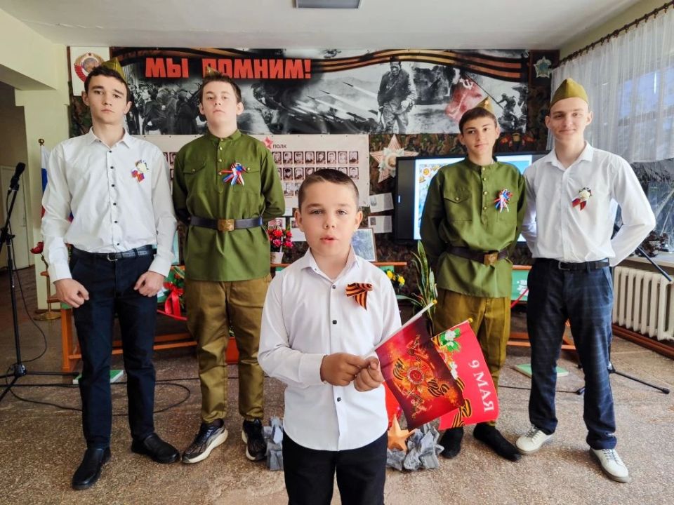 Торжественный митинг ко Дню Великой Победы в Новоданиловской школе Торжественный митинг ко Дню Великой Победы в Новоданиловской школе