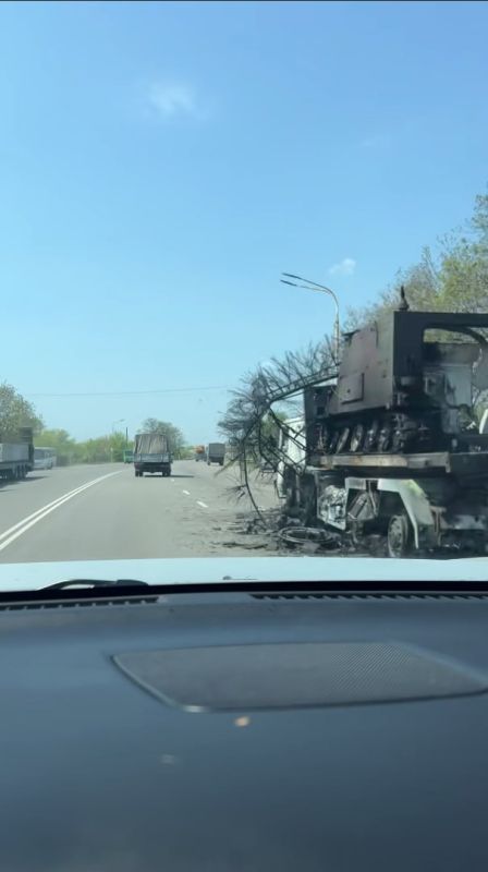 Уничтоженный БТР FV105 Sultan с мангалом и грузовик MAN Multi A4 FSA ВСУ в г. Павлоград Днепропетровской области Уничтоженный БТР FV105 Sultan с мангалом и грузовик MAN Multi A4 FSA ВСУ в г. Павлоград Днепропетровской области