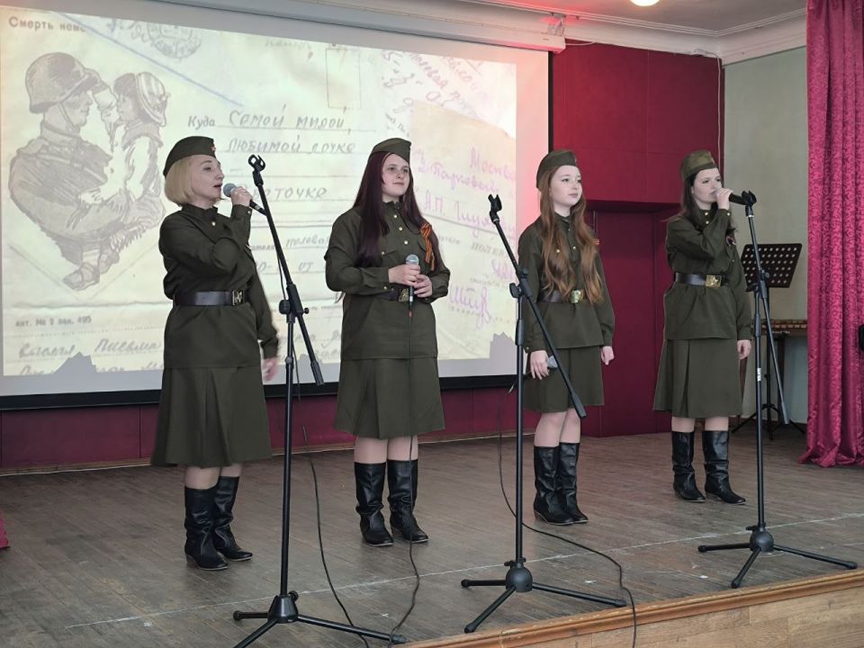 Для Акимовской детской школы искусств уже стало доброй традицией в преддверии главного весеннего праздника — Дня Победы — проводить отчетные концерты и дарить зрителю лучшие художественные номера Для Акимовской детской школы искусств уже стало доброй традицией в преддверии главного весеннего праздника — Дня Победы — проводить отчетные концерты и дарить зрителю лучшие художественные номера