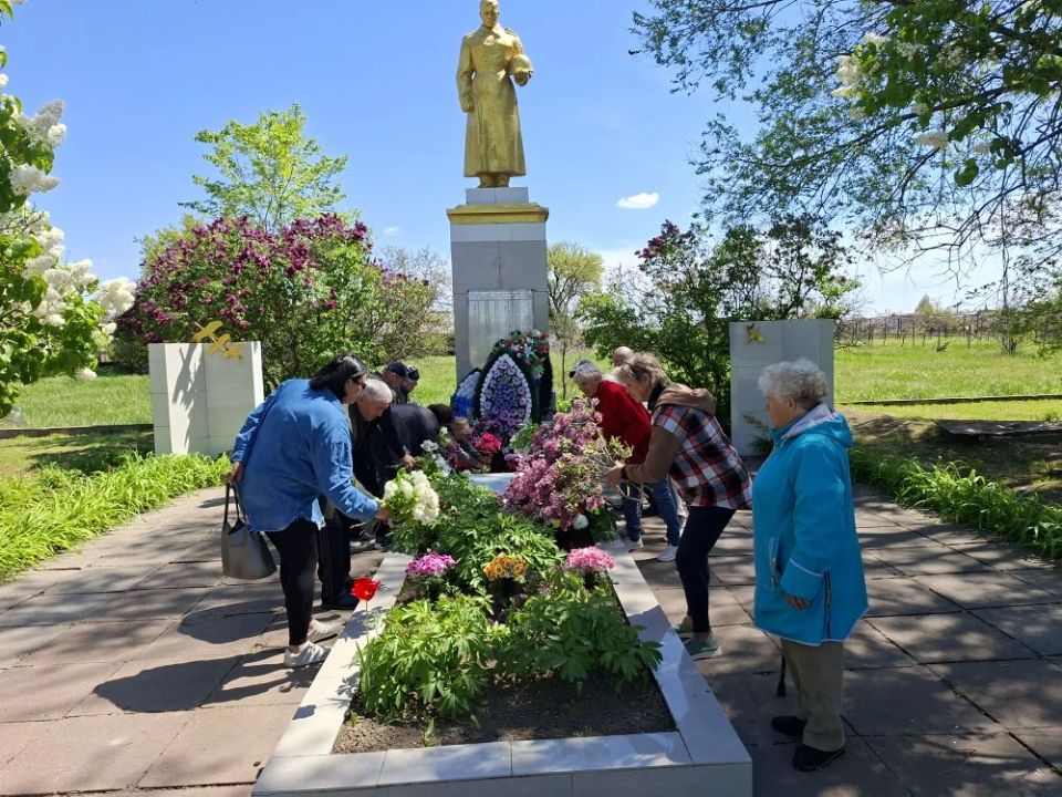 Минута тишины, цветы памяти Минута тишины, цветы памяти