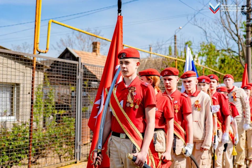 Парад у дома: ветеранов поздравили с наступающим Днём Победы Парад у дома: ветеранов поздравили с наступающим Днём Победы