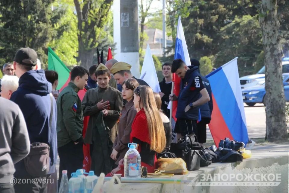 ЭКСКЛЮЗИВ Молодежь из Мелитополя провела забег к 81-й годовщине Победы ЭКСКЛЮЗИВ Молодежь из Мелитополя провела забег к 81-й годовщине Победы