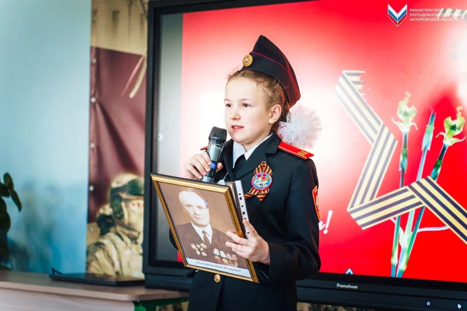 В Мелитопольской школе №15 торжественно открыли «Стену памяти» В Мелитопольской школе №15 торжественно открыли «Стену памяти»