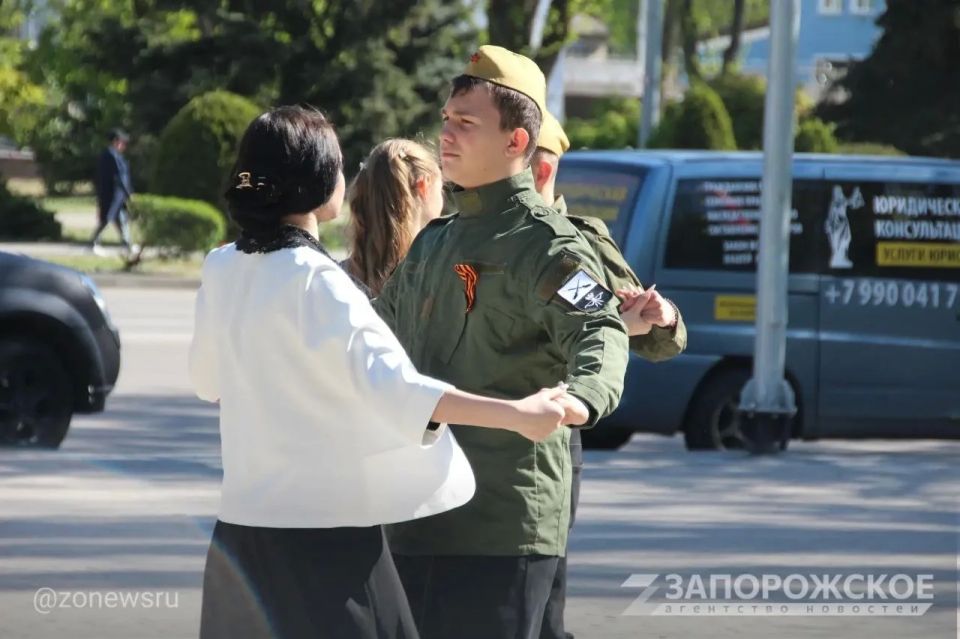 ЭКСКЛЮЗИВ Молодежь из Мелитополя провела забег к 81-й годовщине Победы ЭКСКЛЮЗИВ Молодежь из Мелитополя провела забег к 81-й годовщине Победы