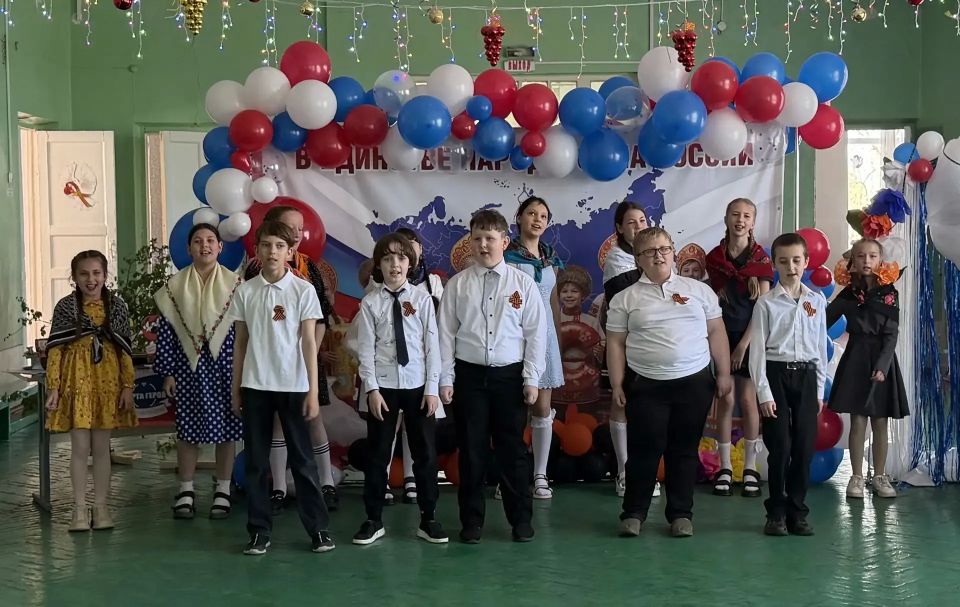 7 мая в Переможненской СОШ № 34 прошло яркое мероприятие ко Дню Победы! Ребята и педагоги подготовили трогательные выступления: звучали стихи и песни военных лет, гости делились воспоминаниями — атмосфера была понастоящему... 7 мая в Переможненской СОШ № 34 прошло яркое мероприятие ко Дню Победы! Ребята и педагоги подготовили трогательные выступления: звучали стихи и песни военных лет, гости делились воспоминаниями — атмосфера была понастоящему...