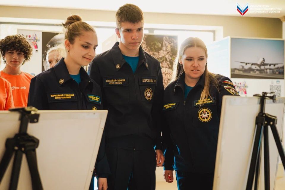 Ко Дню Победы в Мелитополе прошла фотовыставка «Медицинские подвиги в зоне боевых действий» Ко Дню Победы в Мелитополе прошла фотовыставка «Медицинские подвиги в зоне боевых действий»