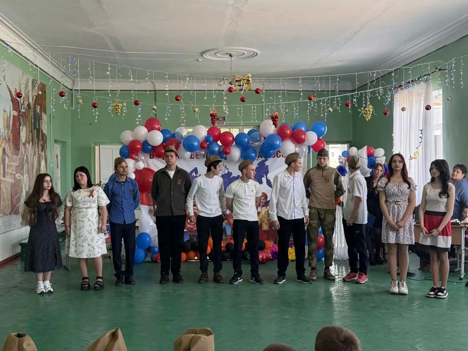 7 мая в Переможненской СОШ № 34 прошло яркое мероприятие ко Дню Победы! Ребята и педагоги подготовили трогательные выступления: звучали стихи и песни военных лет, гости делились воспоминаниями — атмосфера была понастоящему... 7 мая в Переможненской СОШ № 34 прошло яркое мероприятие ко Дню Победы! Ребята и педагоги подготовили трогательные выступления: звучали стихи и песни военных лет, гости делились воспоминаниями — атмосфера была понастоящему...