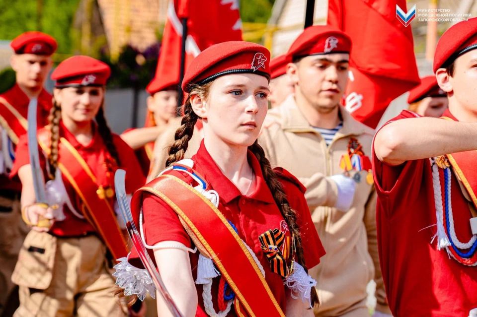 Парад у дома: ветеранов поздравили с наступающим Днём Победы Парад у дома: ветеранов поздравили с наступающим Днём Победы