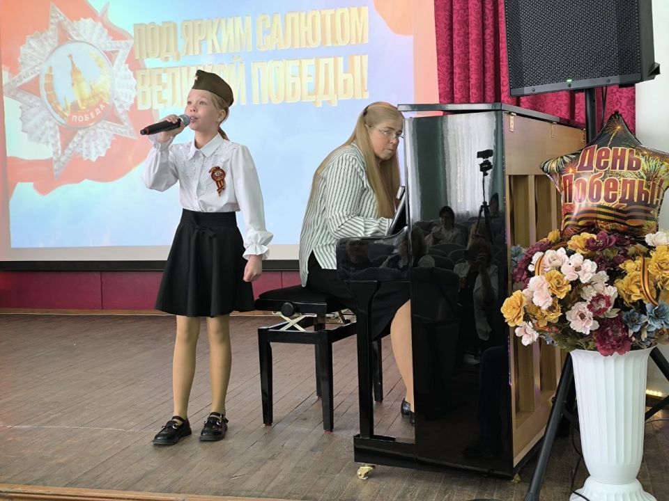 Для Акимовской детской школы искусств уже стало доброй традицией в преддверии главного весеннего праздника — Дня Победы — проводить отчетные концерты и дарить зрителю лучшие художественные номера Для Акимовской детской школы искусств уже стало доброй традицией в преддверии главного весеннего праздника — Дня Победы — проводить отчетные концерты и дарить зрителю лучшие художественные номера