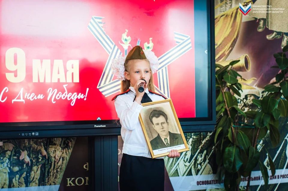 В Мелитопольской школе №15 торжественно открыли «Стену памяти» В Мелитопольской школе №15 торжественно открыли «Стену памяти»