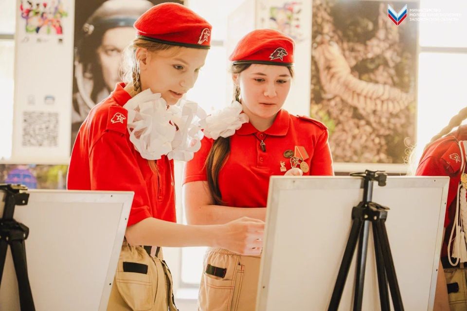 Ко Дню Победы в Мелитополе прошла фотовыставка «Медицинские подвиги в зоне боевых действий» Ко Дню Победы в Мелитополе прошла фотовыставка «Медицинские подвиги в зоне боевых действий»