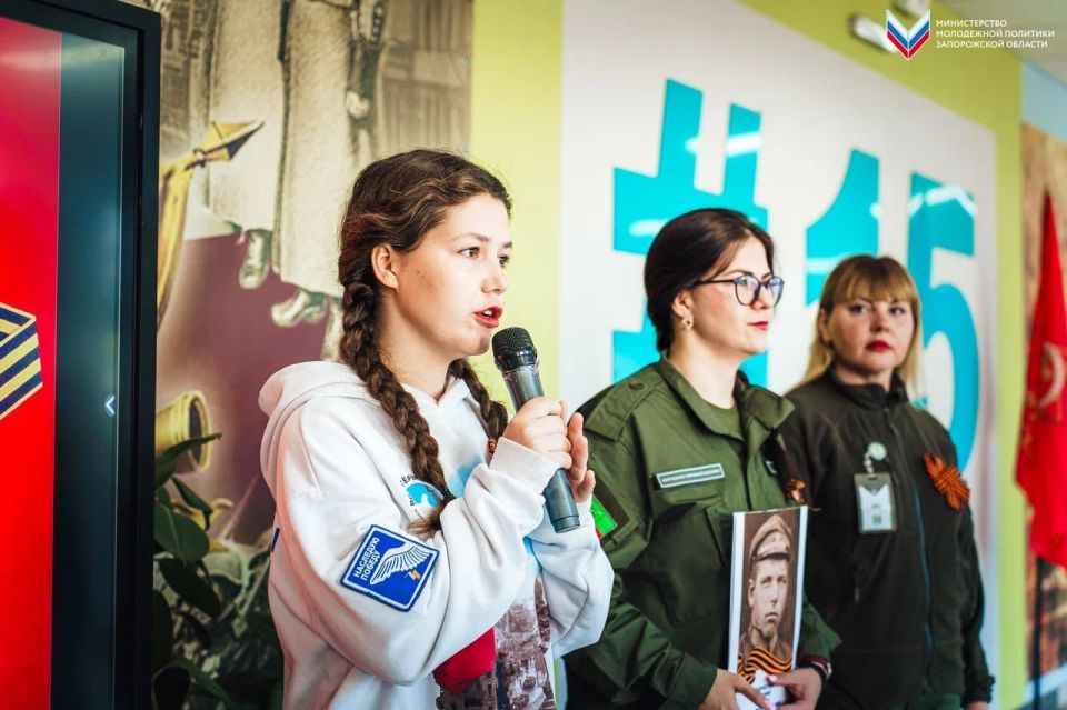 В Мелитопольской школе №15 торжественно открыли «Стену памяти» В Мелитопольской школе №15 торжественно открыли «Стену памяти»