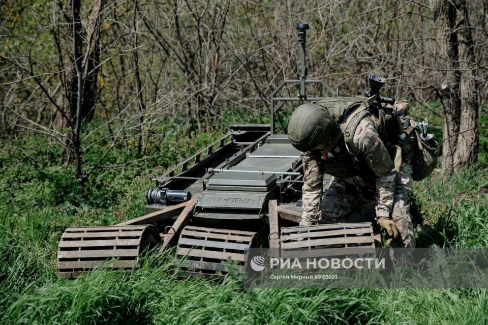 Разминирование Запорожской области инженерами группы войск "Днепр" с помощью НРТК "Курьер" Разминирование Запорожской области инженерами группы войск "Днепр" с помощью НРТК "Курьер"