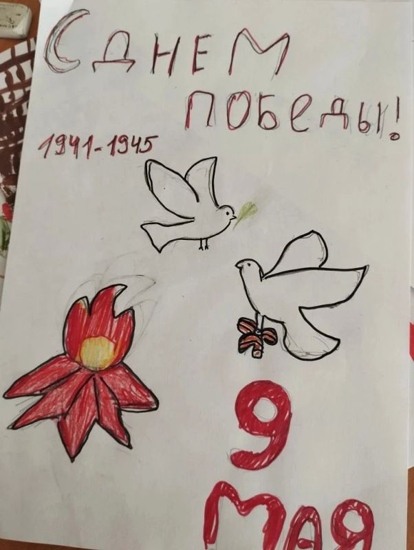 В Успеновке открылась выставка детского рисунка В Успеновке открылась выставка детского рисунка