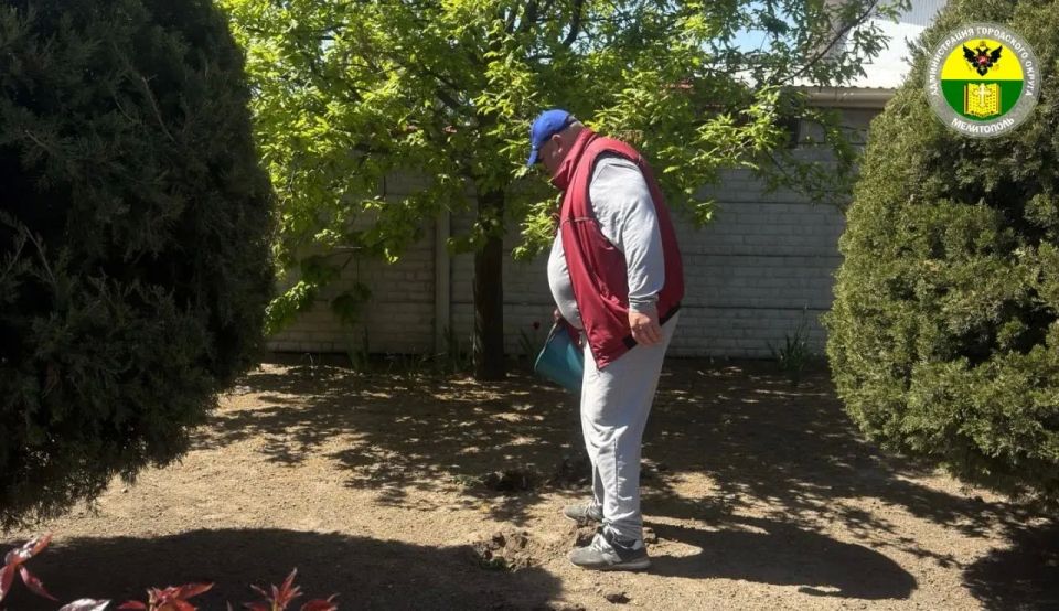 В рамках губернаторского субботника депутаты Мелитопольского городского Совета от партии «Единая Россия» благоустроили территорию посёлка Вознесенка В рамках губернаторского субботника депутаты Мелитопольского городского Совета от партии «Единая Россия» благоустроили территорию посёлка Вознесенка