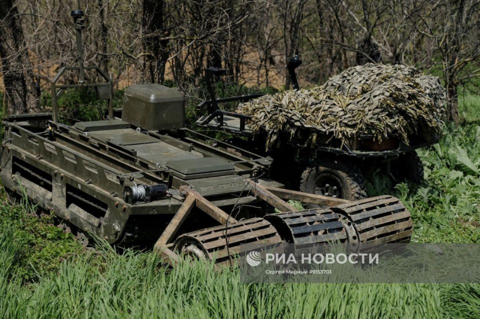 Разминирование Запорожской области инженерами группы войск "Днепр" с помощью НРТК "Курьер" Разминирование Запорожской области инженерами группы войск "Днепр" с помощью НРТК "Курьер"