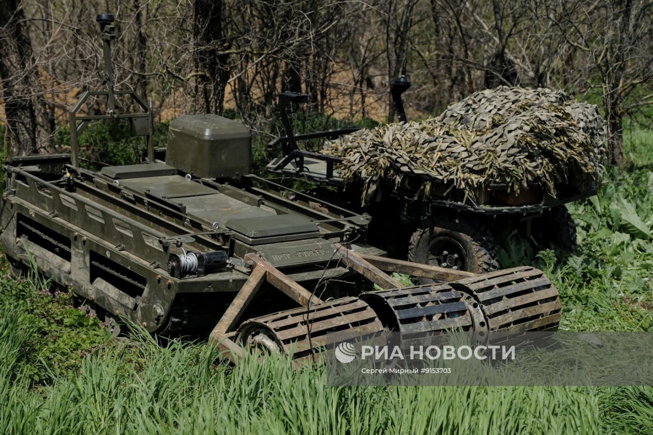 Разминирование Запорожской области инженерами группы войск "Днепр" с помощью НРТК "Курьер" Разминирование Запорожской области инженерами группы войск "Днепр" с помощью НРТК "Курьер"