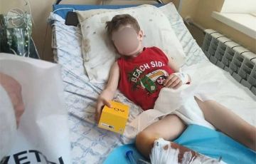 Участник предварительного голосования от партии Единая Россия в Госдуму Артём Терентьев оказал помощь мальчику пострадавшему от укусов собаки