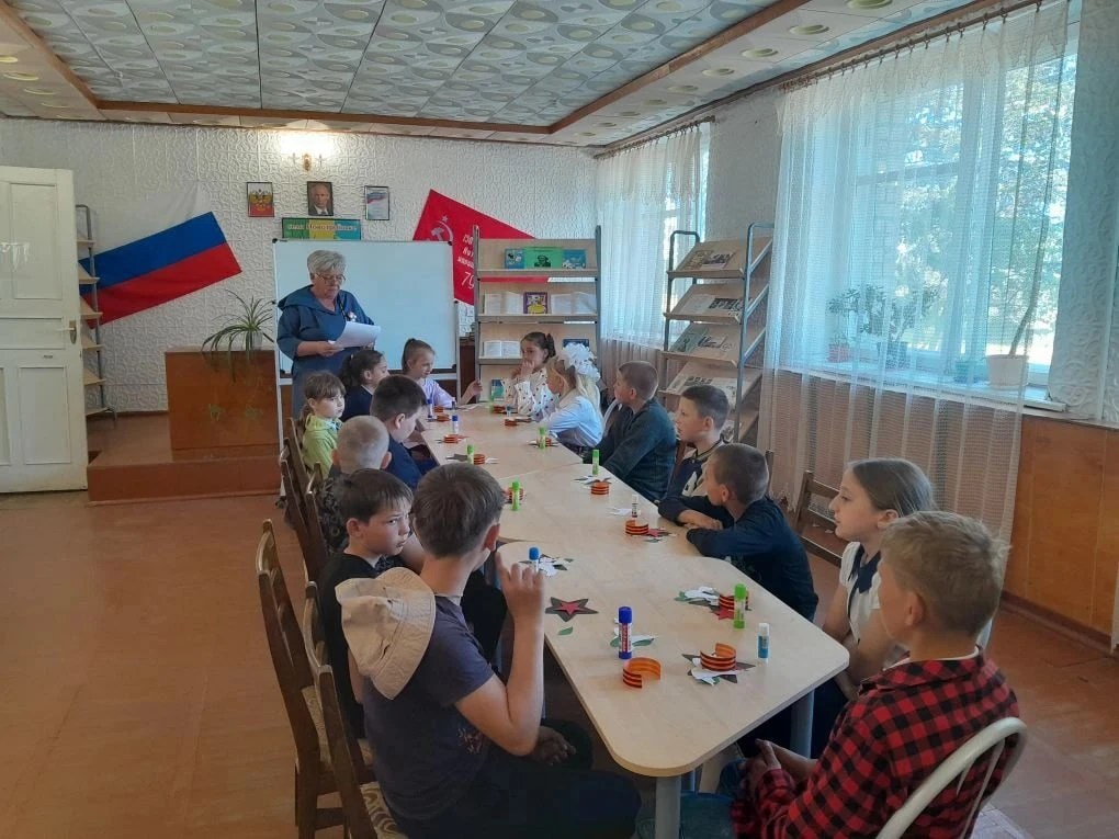 «Вечной памятью живы». В библиотеке села Новотроицкое состоялись исторический час и мастер-класс «Вечной памятью живы», приуроченные к 81-й годовщине Великой Победы «Вечной памятью живы». В библиотеке села Новотроицкое состоялись исторический час и мастер-класс «Вечной памятью живы», приуроченные к 81-й годовщине Великой Победы