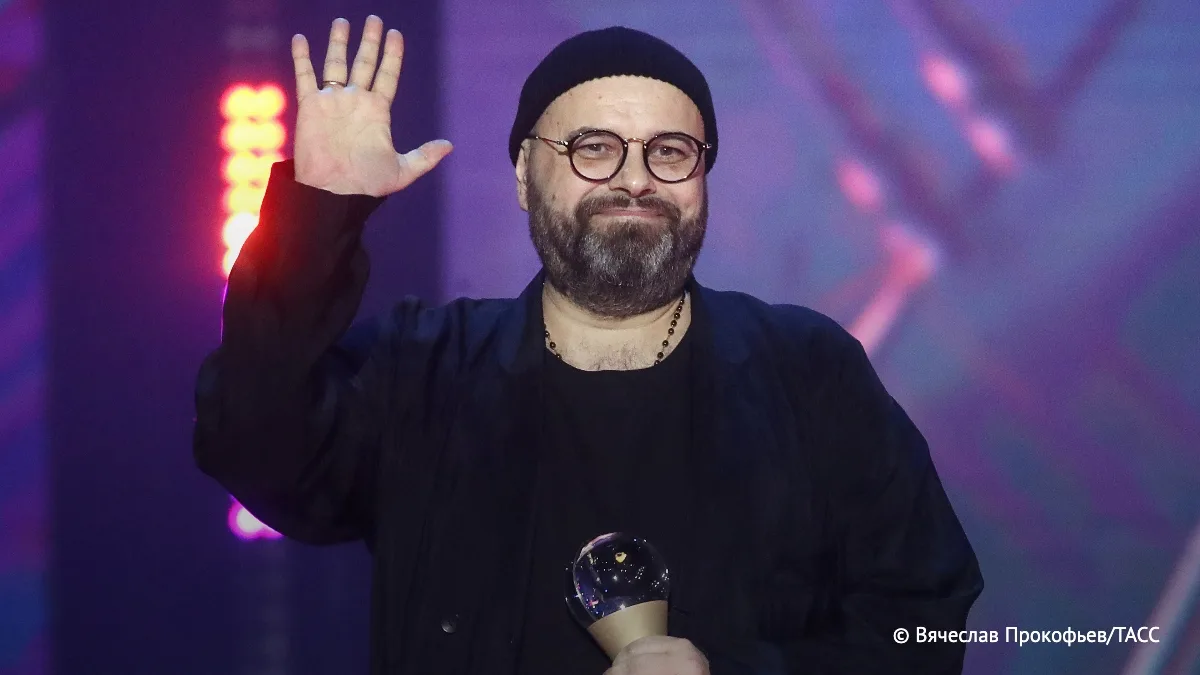 Максим Фадеев признан потерпевшей стороной по делу саунд-продюсера певицы Линды при мошенничестве с авторскими правами композитора, сообщает адвокат