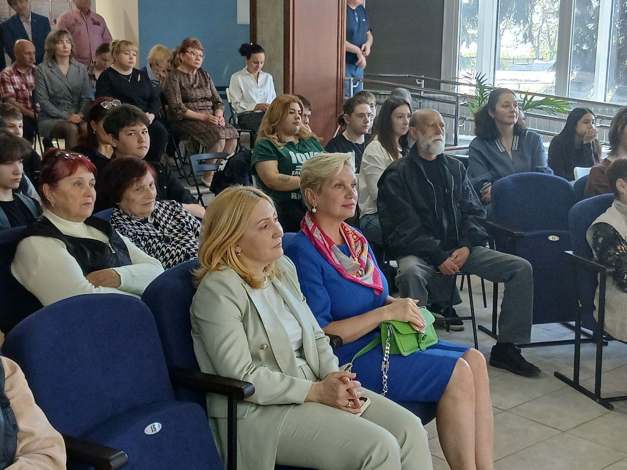Находящиеся на социальном обеспечении в запорожском филиале фонда «Защитники Отечества» родственники погибших героев СВО побывали на «Семейной встрече с оркестром» Находящиеся на социальном обеспечении в запорожском филиале фонда «Защитники Отечества» родственники погибших героев СВО побывали на «Семейной встрече с оркестром»