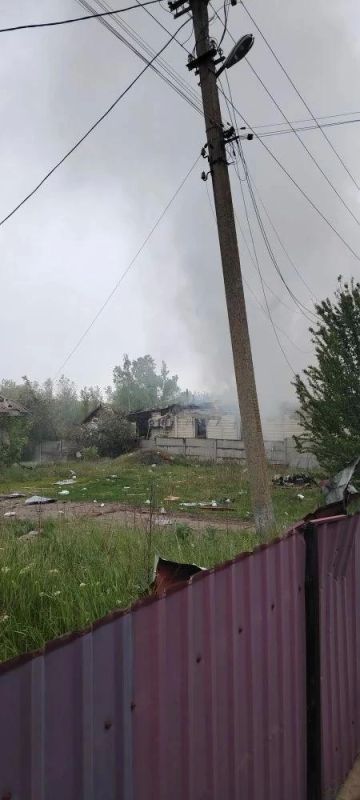 Дома в Куйбышево повреждены в результате атак противника Дома в Куйбышево повреждены в результате атак противника