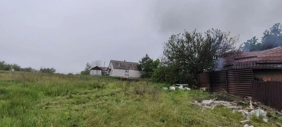 Дома в Куйбышево повреждены в результате атак противника Дома в Куйбышево повреждены в результате атак противника