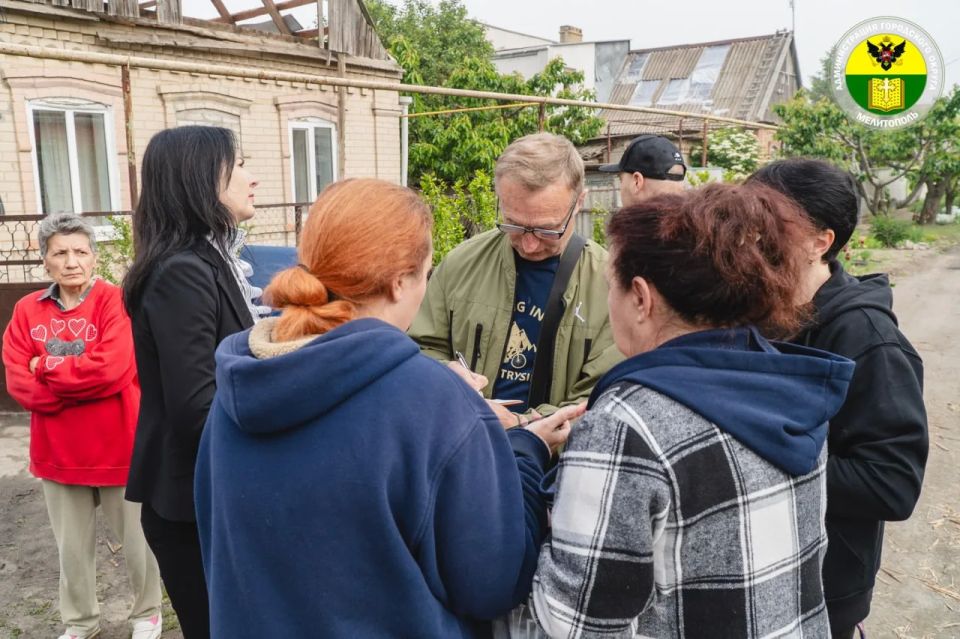 В Мелитополе выездная комиссия зафиксировала разрушения после атаки БПЛА В Мелитополе выездная комиссия зафиксировала разрушения после атаки БПЛА