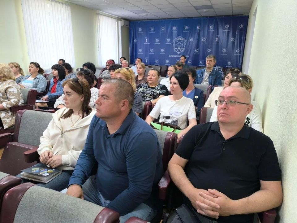 Глава Акимовского муниципального округа Александр Трудоношин провёл расширенное совещание с аппаратом, Советом депутатов, шеф-регионом, начальниками теротделов, руководителями служб и ведомств Глава Акимовского муниципального округа Александр Трудоношин провёл расширенное совещание с аппаратом, Советом депутатов, шеф-регионом, начальниками теротделов, руководителями служб и ведомств