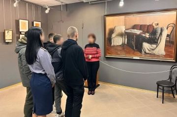 Сотрудники Бердянского филиала УИИ организовали профилактическое мероприятие для несовершеннолетних осужденных в художественном музее