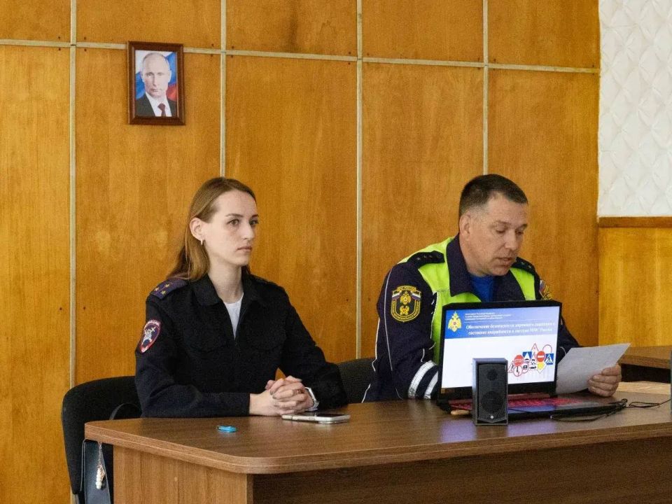 В рамках плановой служебной подготовки, сотрудники Госавтоинспекции Управления МВД России "Мелитопольское" провели рабочую встречу с коллегами из Запорожского спасательного центра МЧС России В рамках плановой служебной подготовки, сотрудники Госавтоинспекции Управления МВД России "Мелитопольское" провели рабочую встречу с коллегами из Запорожского спасательного центра МЧС России