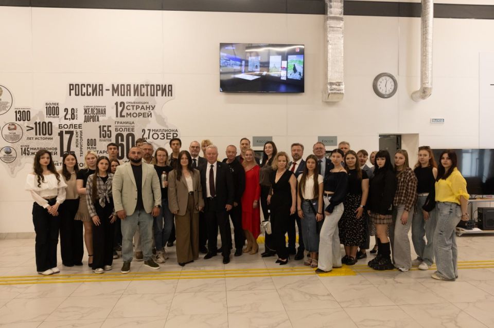 В Мелитополь доставлена земля с «Дороги жизни» В Мелитополь доставлена земля с «Дороги жизни»