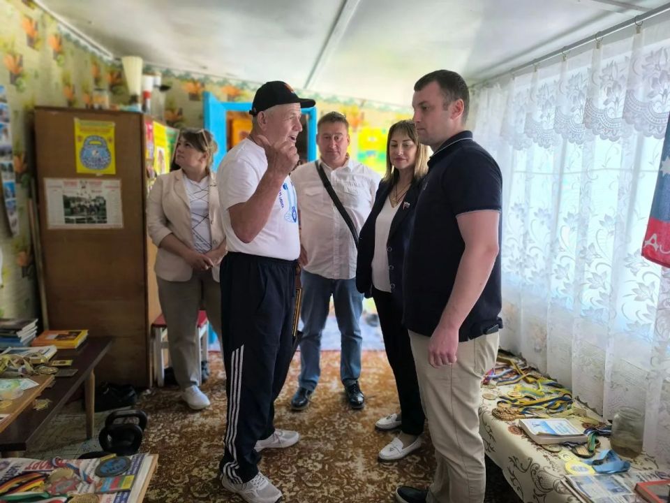 В нашем округе с рабочим визитом побывал министр спорта и туризма Запорожской области Константин Зайцев В нашем округе с рабочим визитом побывал министр спорта и туризма Запорожской области Константин Зайцев