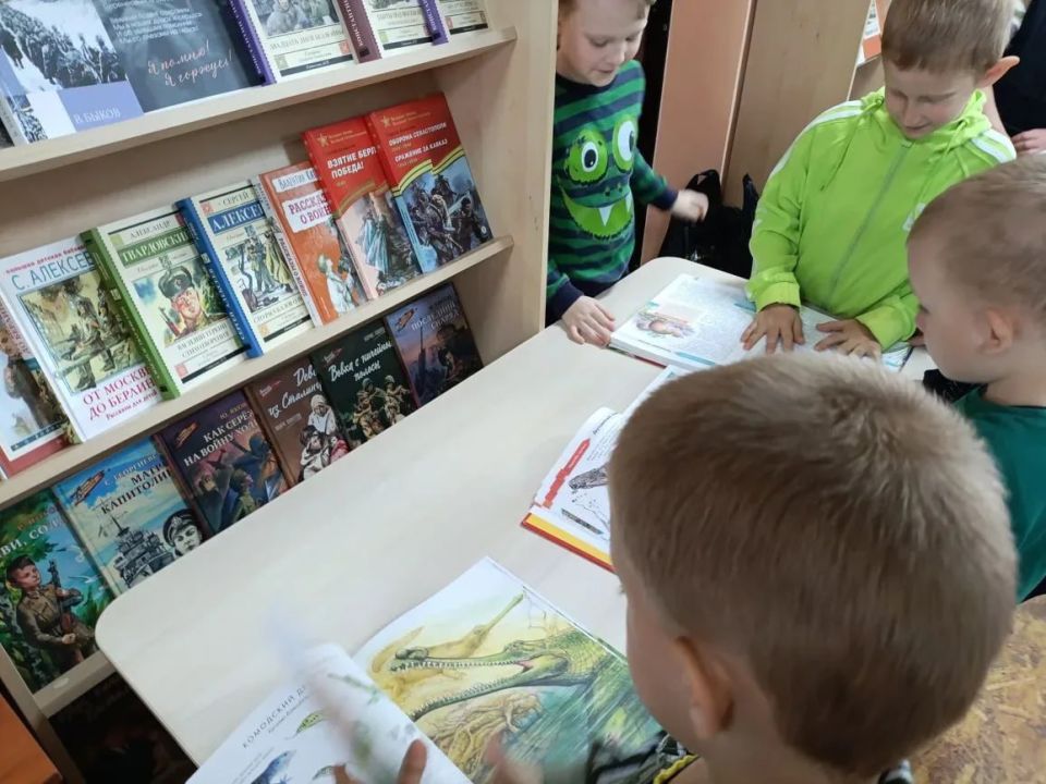 В Молочанской городской библиотеке-филиале прошло необычное и очень важное мероприятие - экологический час "Останетесь на Земле" для воспитанников детского сада "Ромашка" В Молочанской городской библиотеке-филиале прошло необычное и очень важное мероприятие - экологический час "Останетесь на Земле" для воспитанников детского сада "Ромашка"