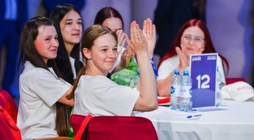 Команда «Фармики» из Бердянского медколледжа вышла в финал турнира «Знание.Игра»