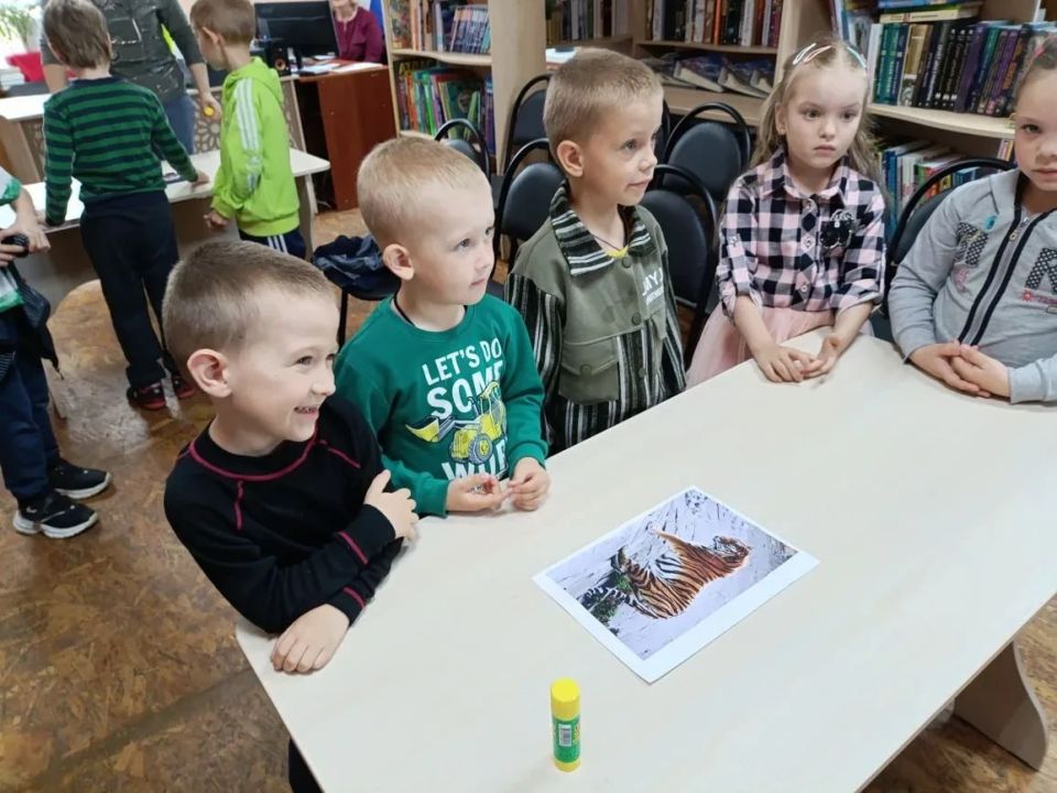В Молочанской городской библиотеке-филиале прошло необычное и очень важное мероприятие - экологический час "Останетесь на Земле" для воспитанников детского сада "Ромашка" В Молочанской городской библиотеке-филиале прошло необычное и очень важное мероприятие - экологический час "Останетесь на Земле" для воспитанников детского сада "Ромашка"