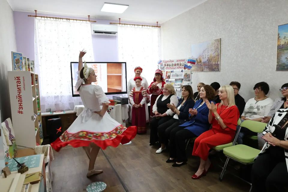 В Акимовской модельной библиотеке открылась новая интерактивная локация — лаборатория #ЗнайЧитай В Акимовской модельной библиотеке открылась новая интерактивная локация — лаборатория #ЗнайЧитай