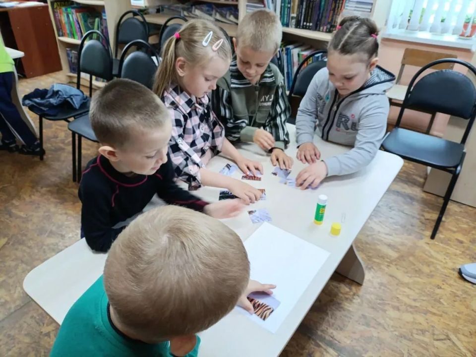 В Молочанской городской библиотеке-филиале прошло необычное и очень важное мероприятие - экологический час "Останетесь на Земле" для воспитанников детского сада "Ромашка" В Молочанской городской библиотеке-филиале прошло необычное и очень важное мероприятие - экологический час "Останетесь на Земле" для воспитанников детского сада "Ромашка"
